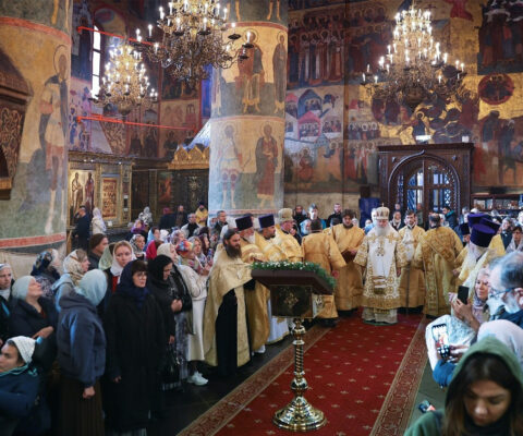 В день памяти святителей Московских председатель Синодального отдела по монастырям и монашеству совершил Литургию в Успенском соборе Московского Кремля