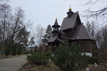 Наместник Обители совершил Божественную Литургию на монастырском подворье в селе Саввинская Слобода