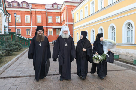 Председатель Синодального отдела по монастырям и монашеству передал Патриаршее поздравление игумении Викторине (Перминовой) по случаю ее тезоименитства