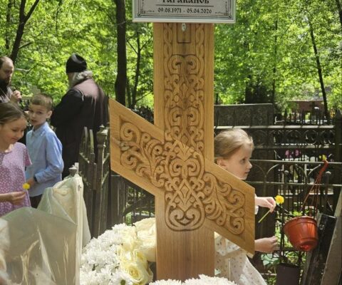 В храме Сошествия Святого Духа на Даниловском кладбище молитвенно почтили память протодиакона Тихона Тараканова