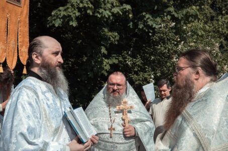 На монастырском подворье в селе Саввинская Слобода почтили память святителя Николая Мирликийского